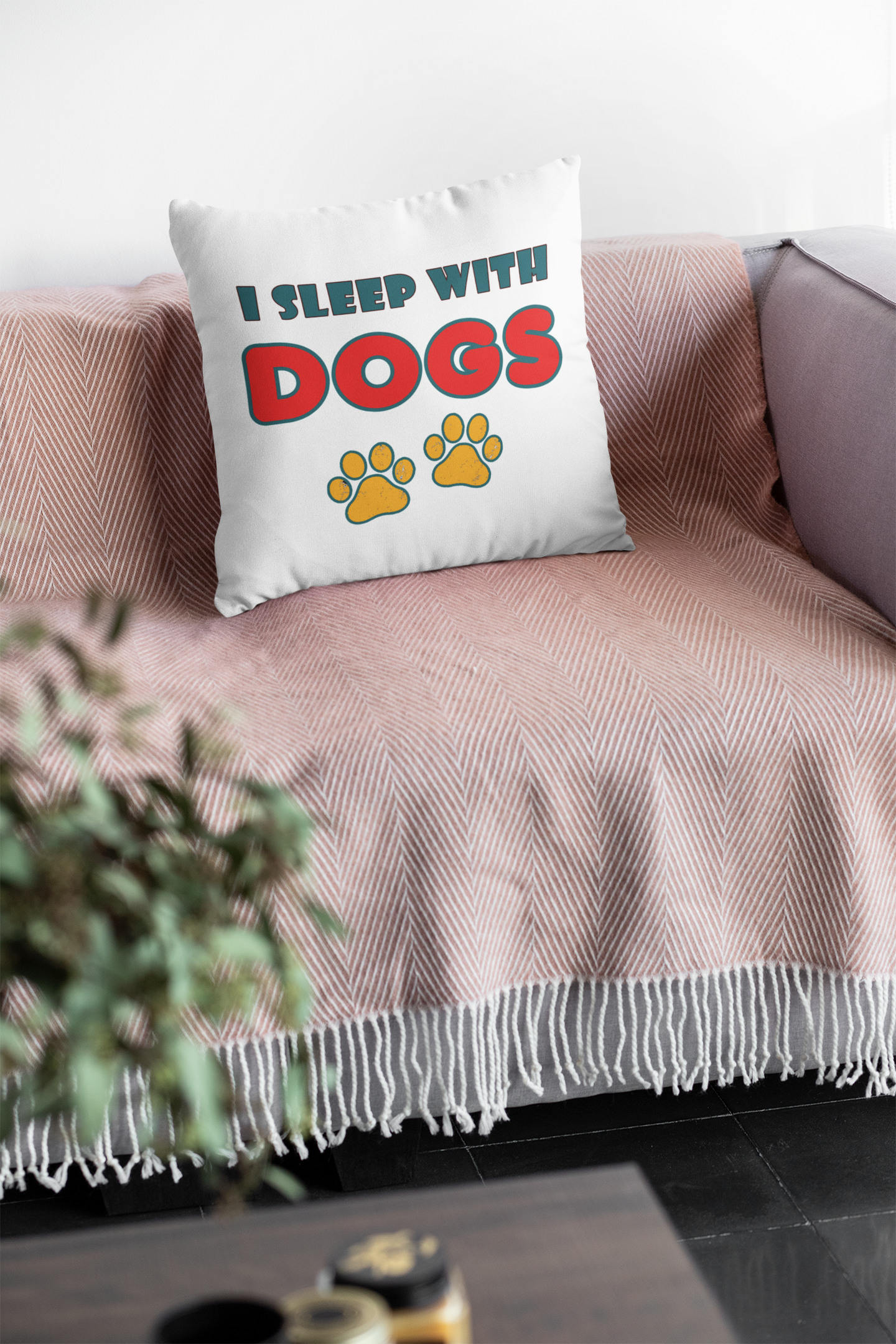 Köpeklerle Uyuyabilirim Yastık Kılıfı. İsimli TontikShop Yastık Kılıfı